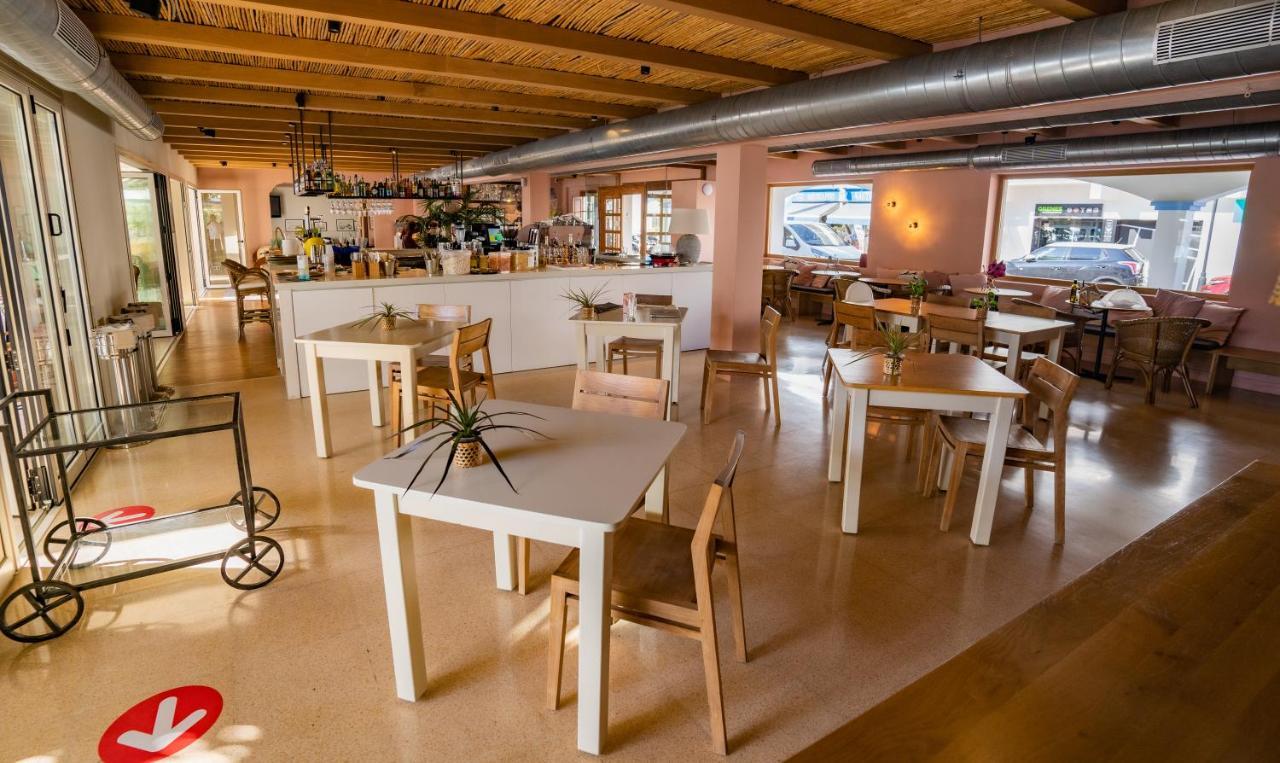 Hostal La Savina Ngoại thất bức ảnh