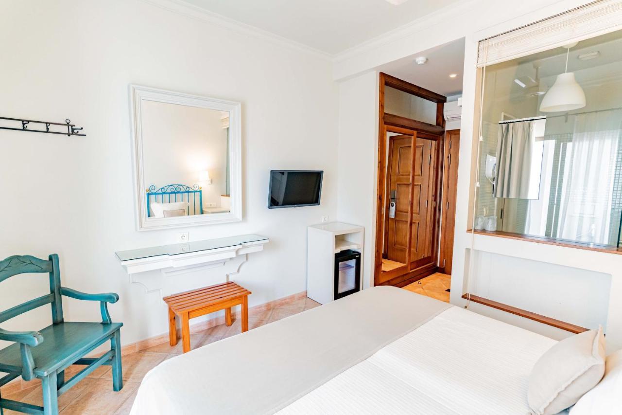 Hostal La Savina Ngoại thất bức ảnh
