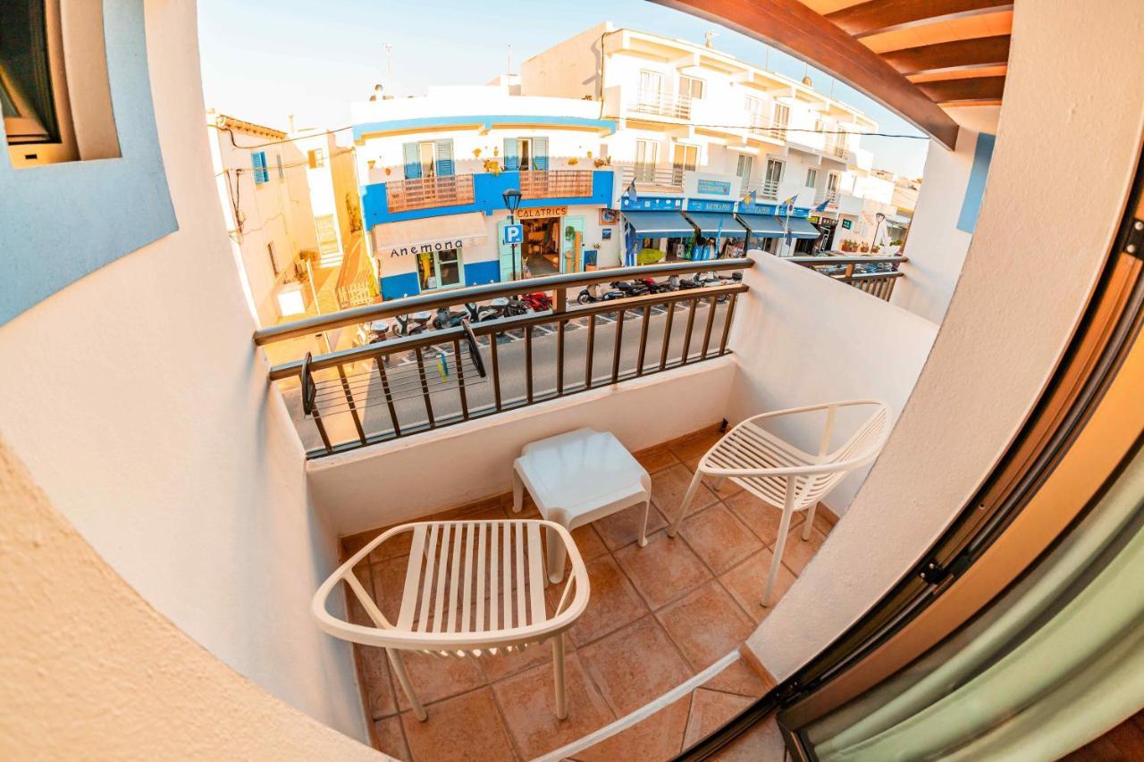 Hostal La Savina Ngoại thất bức ảnh