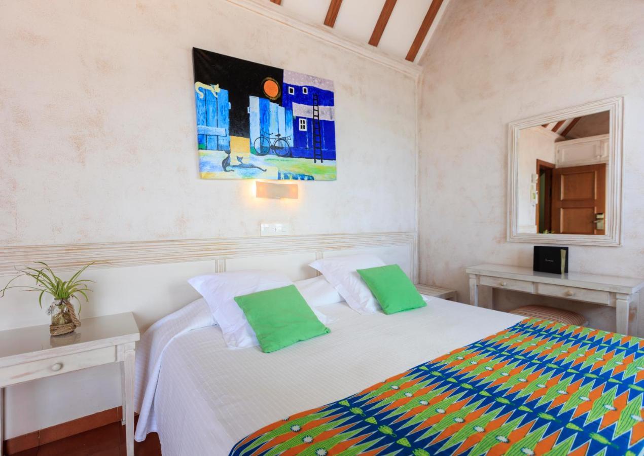 Hostal La Savina Ngoại thất bức ảnh